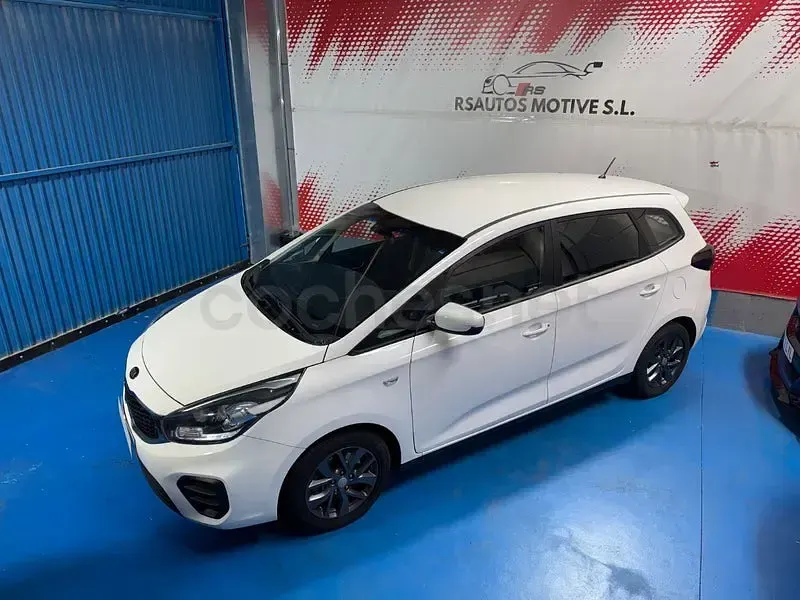 Usado Kia Carens 115 CV (84 kW) 2018 Blanco Monovolumen
