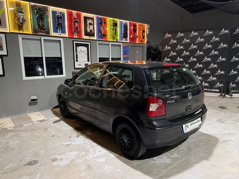 Usado VW Polo Trendline 75 CV (55 kW) 2005 Gris / plata Utilitario