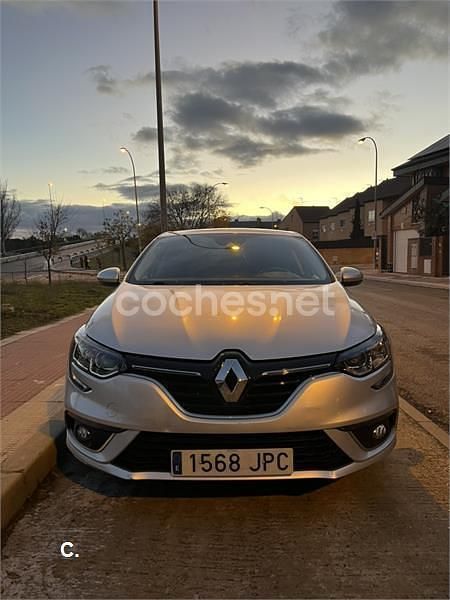 Gris / plata Usado 2016 Renault Mégane IV Life Berlina | 8900 € (Super precio) - Imagen 1/4