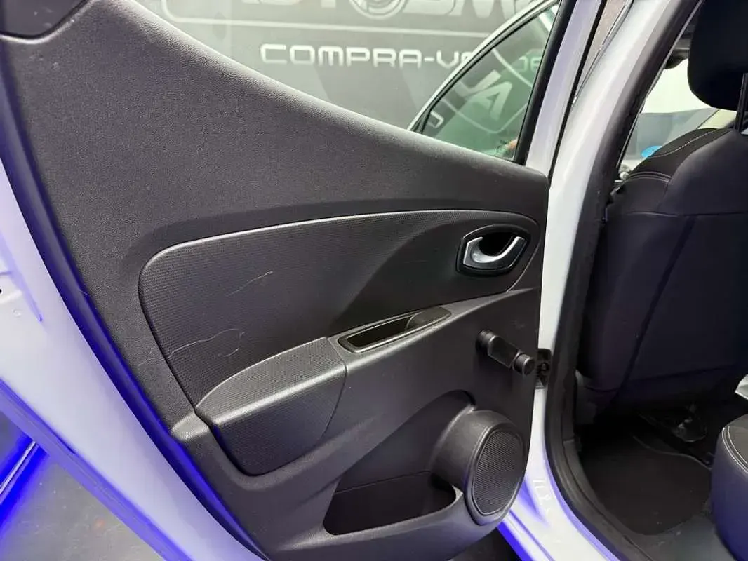 Usado Renault Clio IV LIMITED 90 CV (66 kW) 2019 Blanco Utilitario