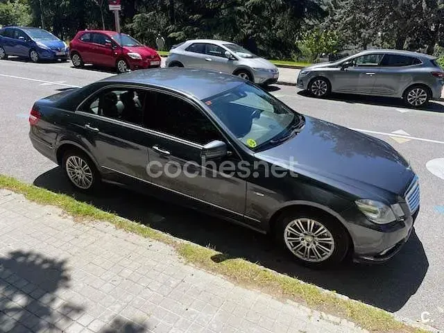 Usado Mercedes E220 Elegance 170 CV (125 kW) 2010 Gris / plata Berlina