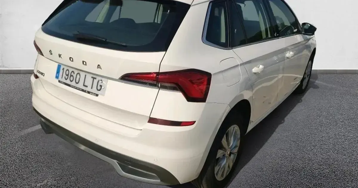Usado Skoda Kamiq Ambition 110 CV (80 kW) 2021 SUV