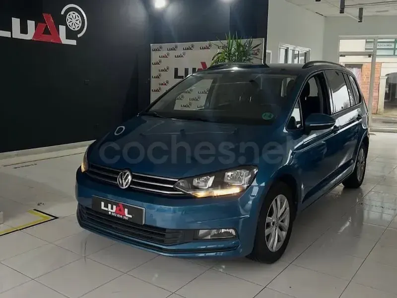 Usado VW Touran Advance 115 CV (84 kW) 2017 Azul Monovolumen