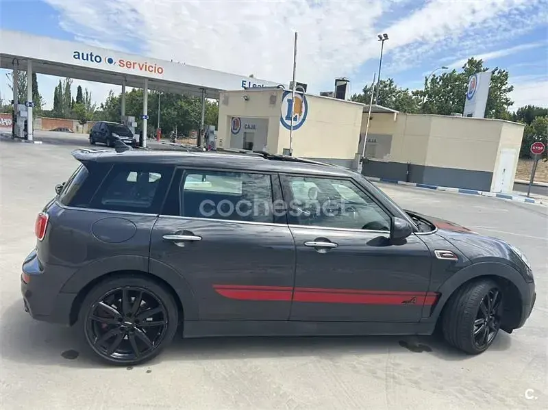 Usado Mini John Cooper Works Clubman 231 CV (169 kW) 2017 Gris / plata Familiar