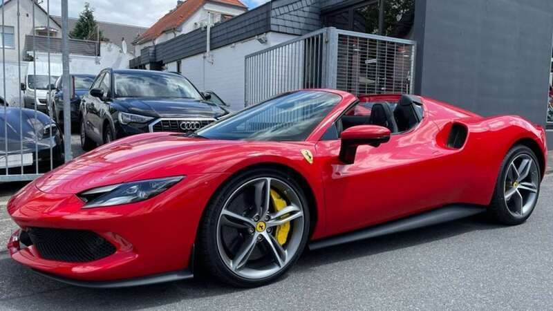 Rojo Nuevo 2024 Ferrari 296 Descapotable | 337.900 € - Imagen 1/4
