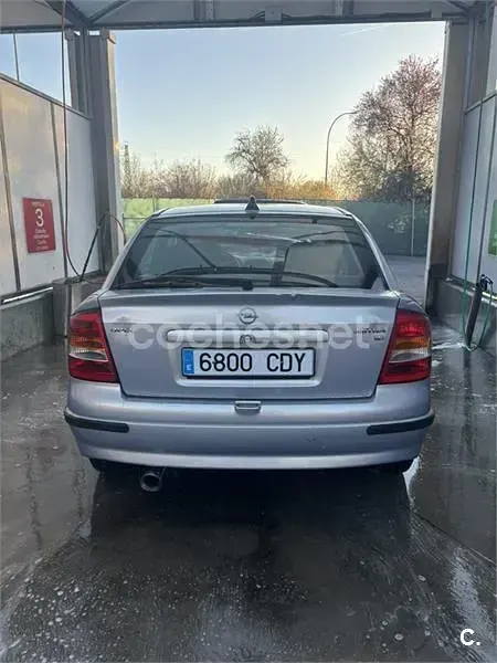 Usado Opel Astra Edition 100 CV (73 kW) 2003 Gris / plata Berlina