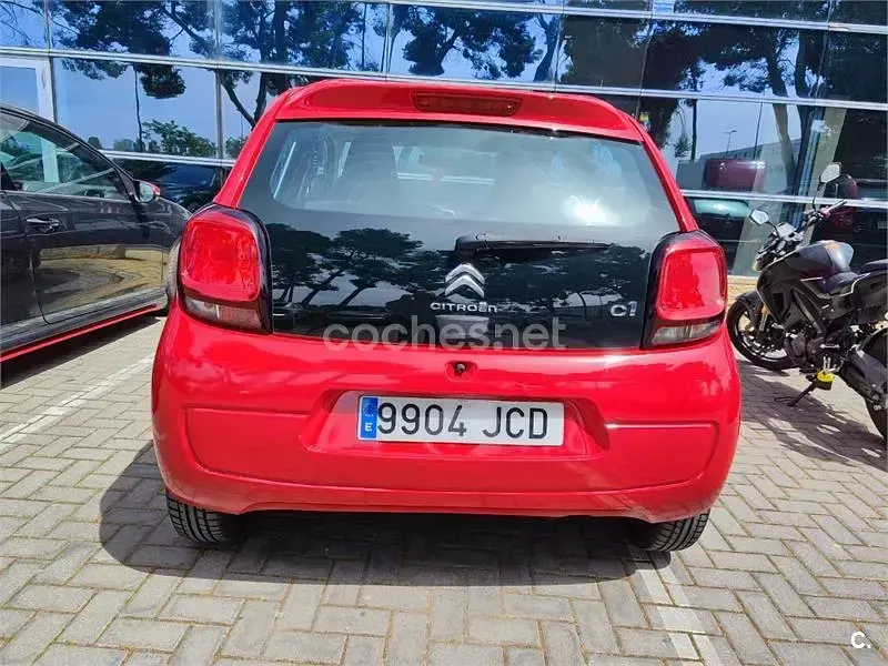 Usado Citroën C1 Feel 82 CV (60 kW) 2015 Rojo Utilitario