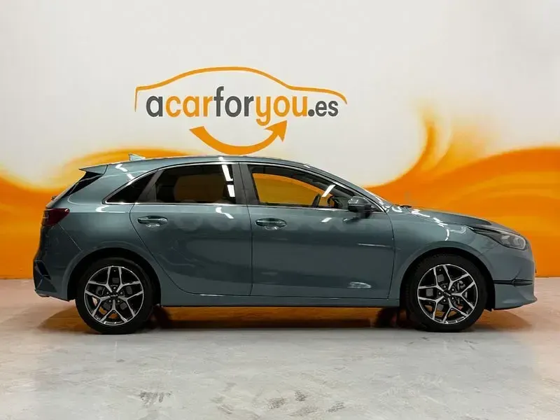 Usado Kia Ceed 120 CV (88 kW) 2023 Verde Utilitario