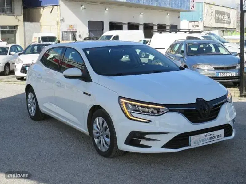 Usado Renault Mégane II Intens 115 CV (84 kW) 2021 Blanco Berlina