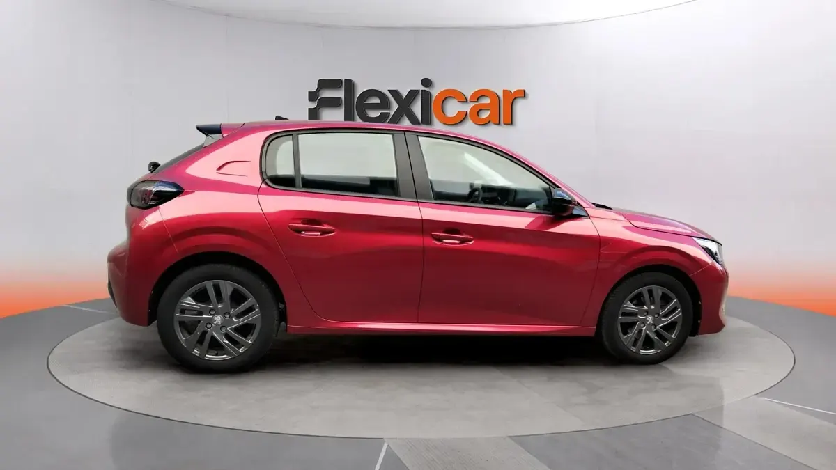 Usado Peugeot 208 Allure 101 CV (74 kW) 2022 Rojo Utilitario