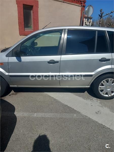 Usado Ford Fusion Trend 68 CV (50 kW) 2005 Gris / plata Utilitario