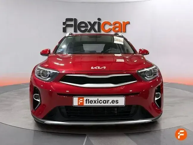 Usado Kia Stonic 100 CV (73 kW) 2022 Granate SUV