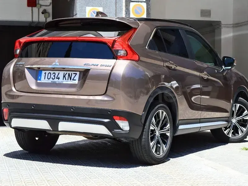 Usado Mitsubishi Eclipse Cross Motion 163 CV (119 kW) 2018 Marrón SUV