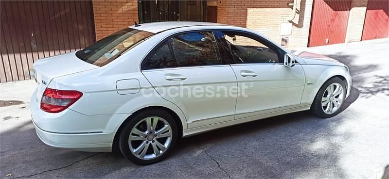 Usado Mercedes C200 Avantgarde 136 CV (100 kW) 2009 Blanco Berlina