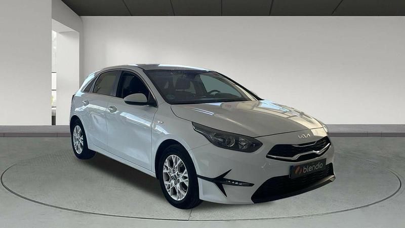Usado Kia Ceed 120 CV (88 kW) 2023 Blanco Utilitario
