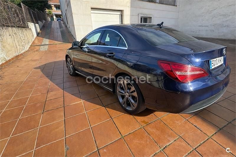 Usado Mercedes CLA200 136 CV (100 kW) 2018 Azul Berlina