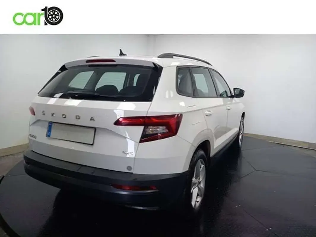 Usado Skoda Karoq Ambition 150 CV (110 kW) 2021 Blanco SUV
