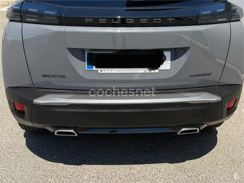 Usado Peugeot 2008 Allure 136 CV (100 kW) 2025 Gris / plata SUV