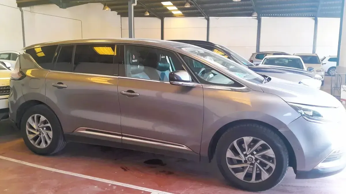 Usado Renault Espace Zen 160 CV (117 kW) 2015 Gris Monovolumen