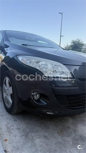 Gris / plata Usado 2011 Renault Mégane III Dynamique Berlina | 4100 € (Buen precio) - Imagen 1/4