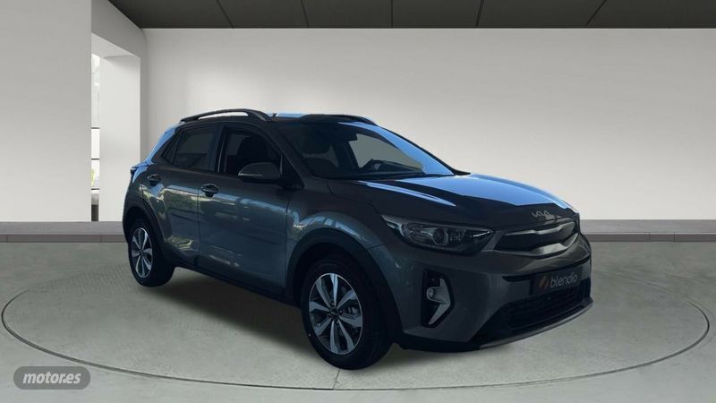 Usado Kia Stonic 100 CV (73 kW) 2025 Gris SUV
