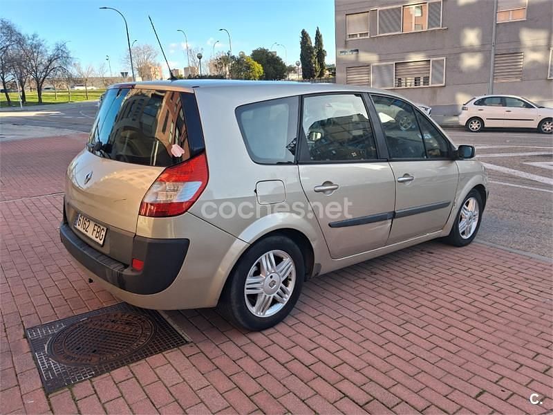 Usado Renault Grand Scénic II Dynamique 105 CV (77 kW) 2007 Beige Monovolumen
