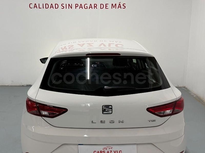 Usado Seat Leon Style 130 CV (95 kW) 2019 Blanco Berlina