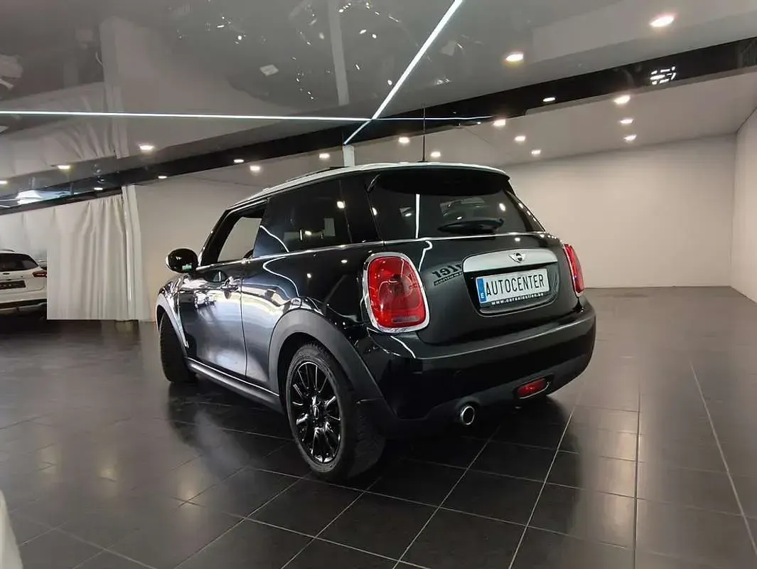 Käytetty Mini Cooper D 116 HP (85 kW) 2015 Musta Viistoperä
