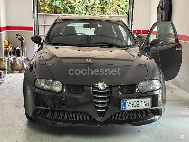 Negro Usado 2003 Alfa Romeo 147 GTA Utilitario | 13.000 € - Imagen 1/4
