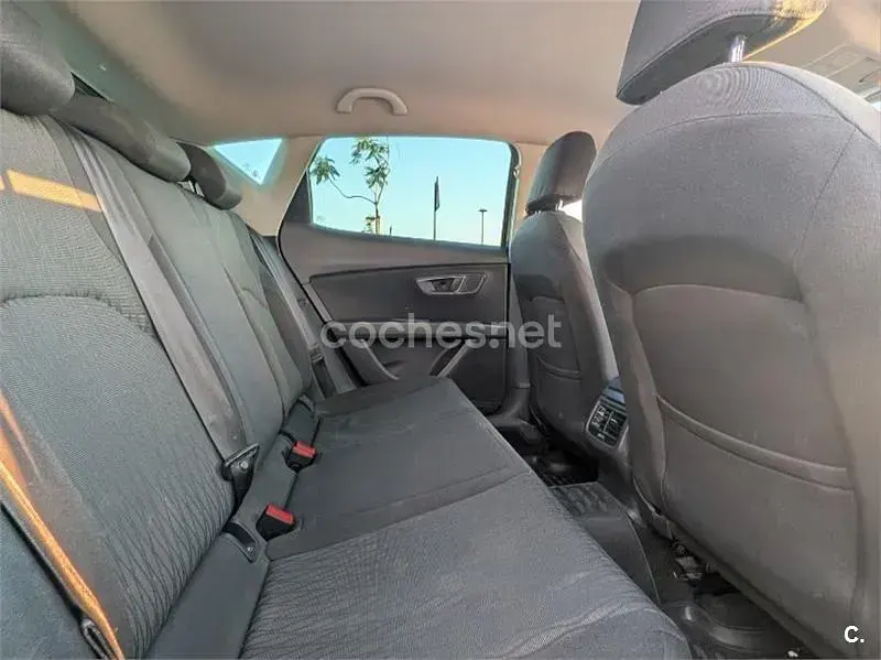Usado Seat Leon Style 110 CV (80 kW) 2016 Gris / plata Berlina