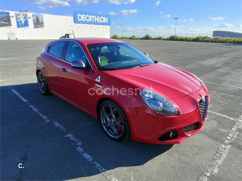 Rojo Usado 2011 Alfa Romeo Giulietta Quadrifoglio Verde Utilitario | 13.950 € - Imagen 1/4