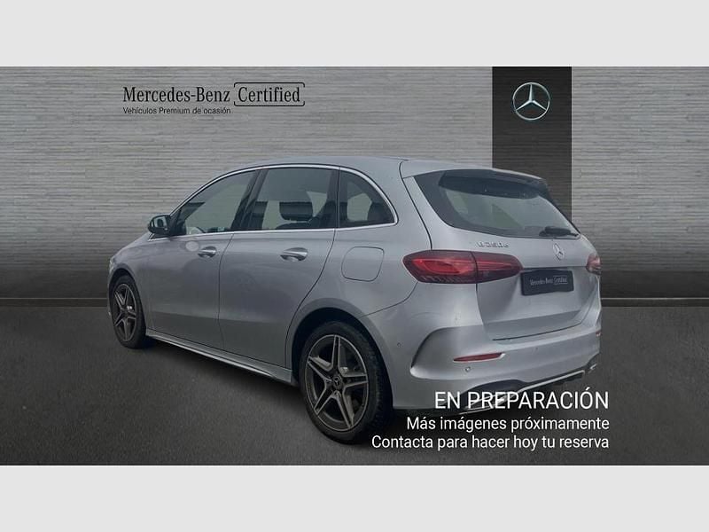 Usado Mercedes B250e 218 CV (160 kW) 2024 Gris / plata Monovolumen