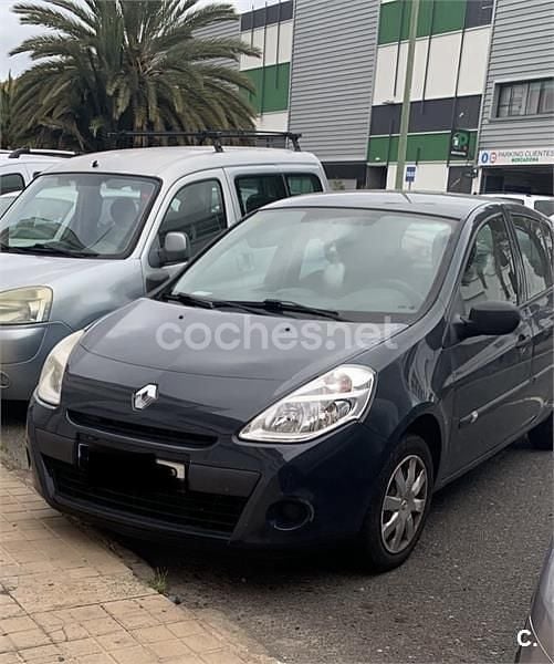 Usado Renault Clio III Collection 75 CV (55 kW) 2012 Gris / plata Berlina