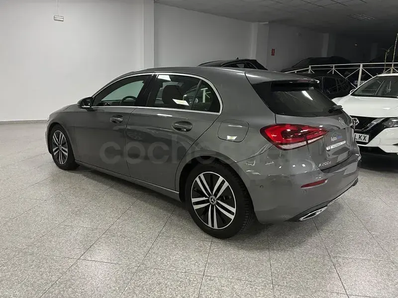 Usado Mercedes A200 150 CV (110 kW) 2021 Gris / plata Berlina