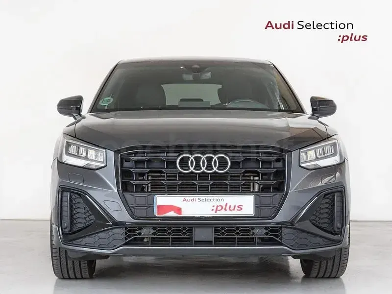 Usado Audi Q2 Ambiente 150 CV (110 kW) 2022 Gris / plata SUV