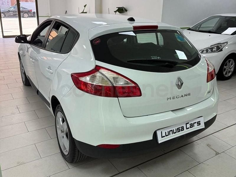 Usado Renault Mégane Life 95 CV (69 kW) 2014 Blanco Berlina