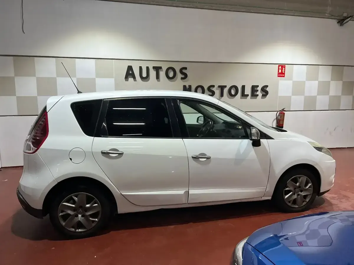 Usado Renault Scenic E-Tech Dynamique 110 CV (80 kW) 2011 Blanco