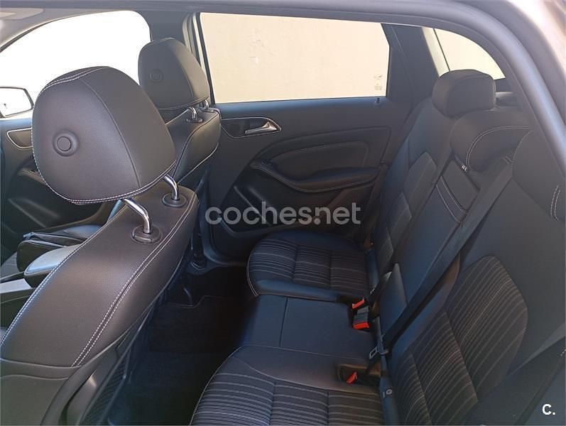 Usado Mercedes B220 170 CV (125 kW) 2014 Gris / plata Monovolumen