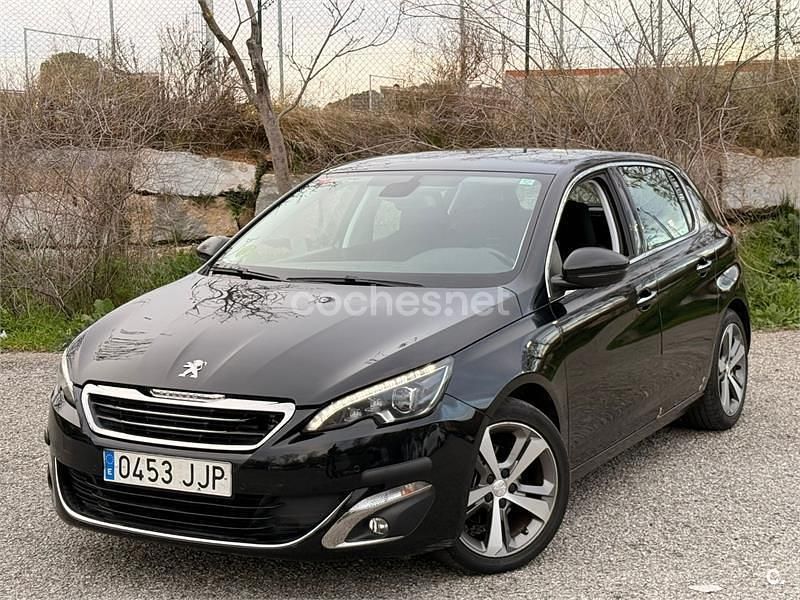 Usado Peugeot 308 Allure 125 CV (91 kW) 2015 Negro Berlina