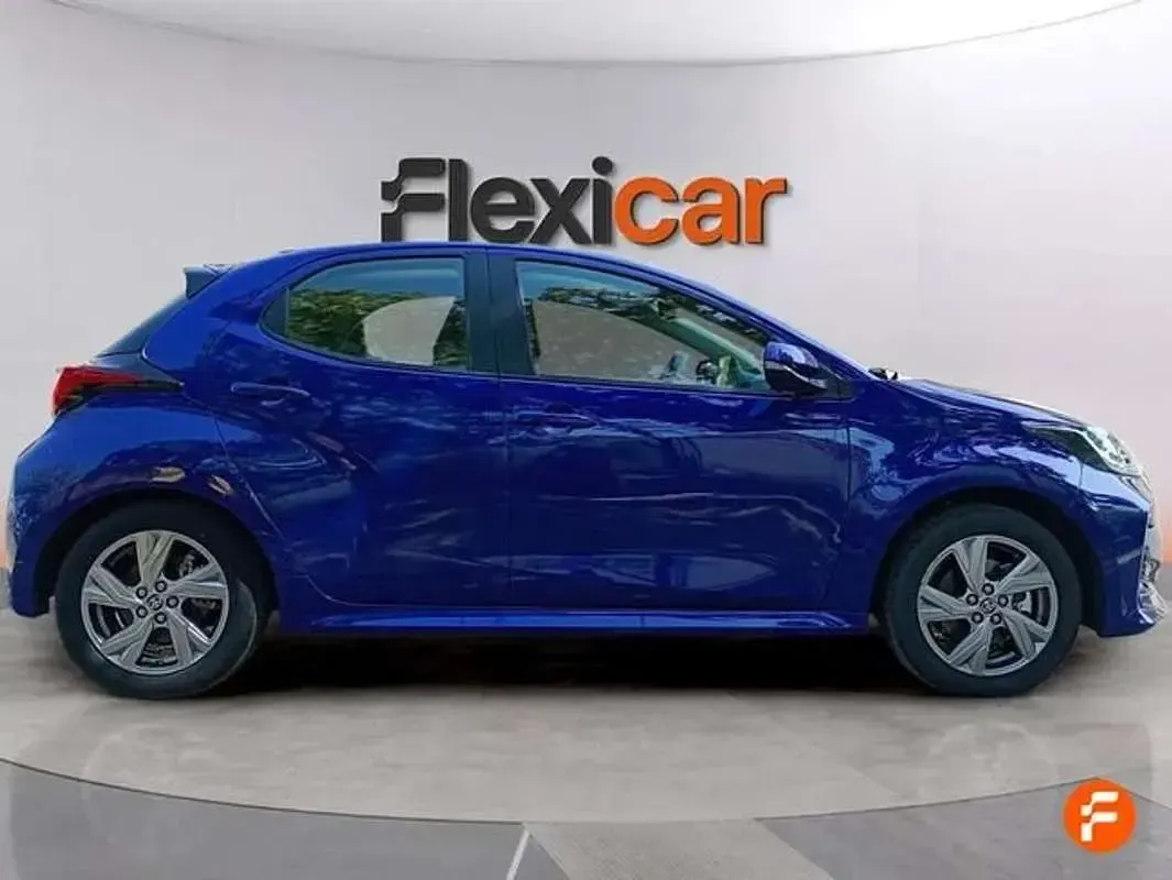 Usado Toyota Yaris Active 116 CV (85 kW) 2025 Azul Utilitario
