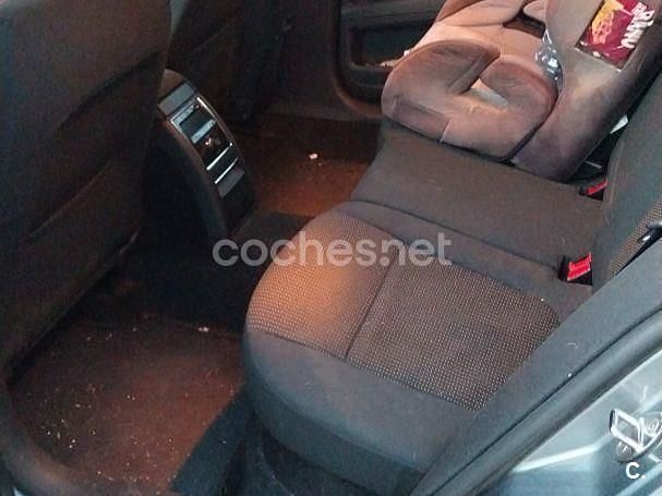 Usado Skoda Superb Active 140 CV (102 kW) 2012 Gris / plata Familiar