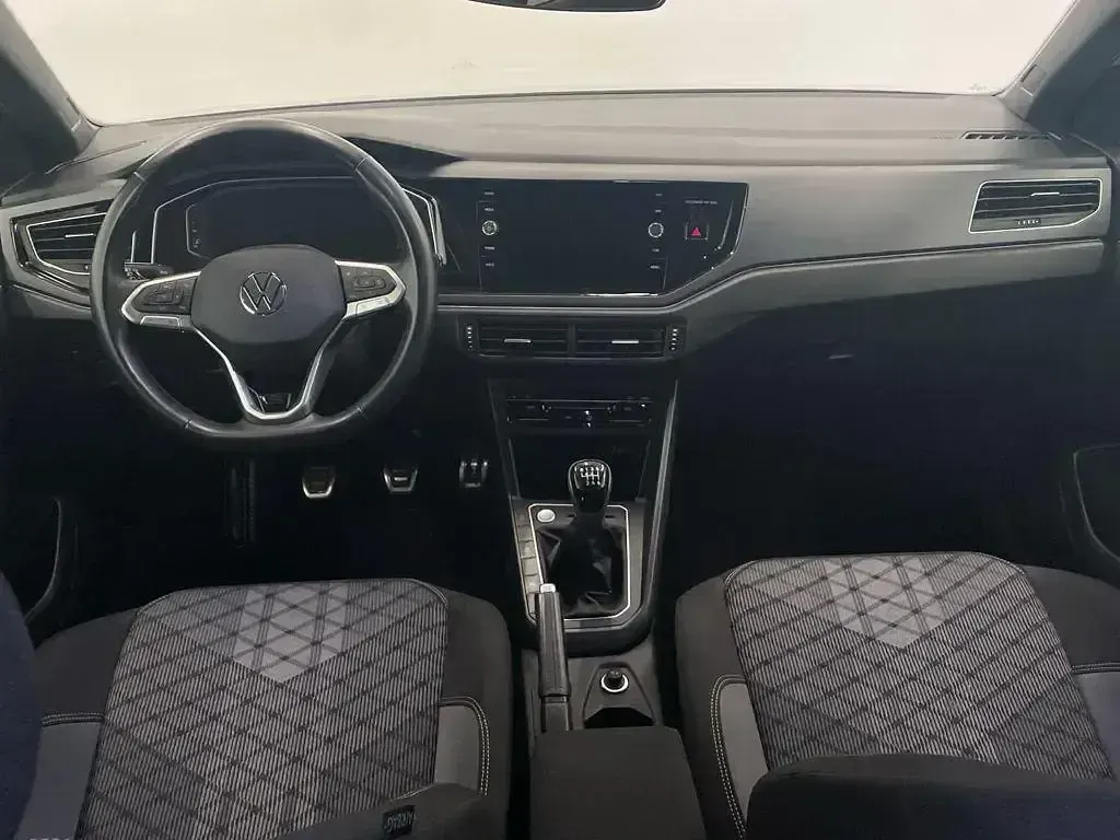 Usado VW Taigo R-line 110 CV (80 kW) 2024 Gris SUV