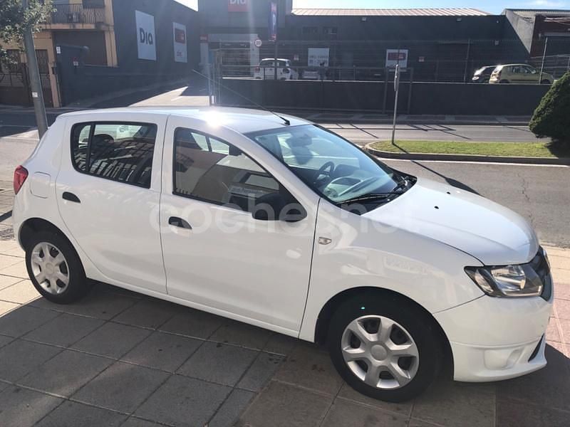 Usado Dacia Sandero Ambiance 75 CV (55 kW) 2014 Blanco Berlina