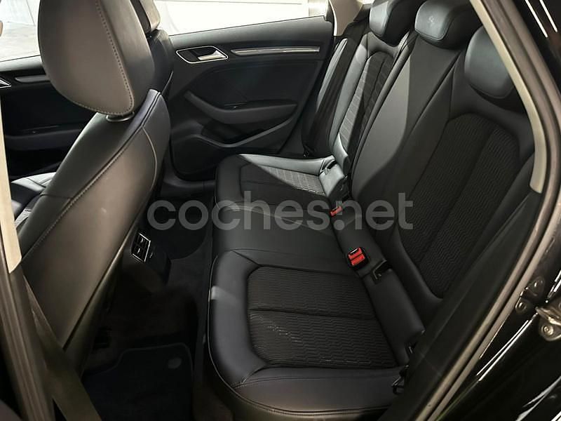 Usado Audi A3 Attraction 110 CV (80 kW) 2015 Negro Berlina