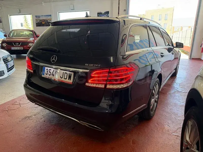 Usado Mercedes E300 Avantgarde 231 CV (169 kW) 2015 Azul Familiar