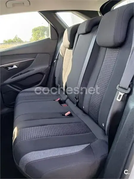 Usado Peugeot 3008 Active 130 CV (95 kW) 2022 Blanco SUV