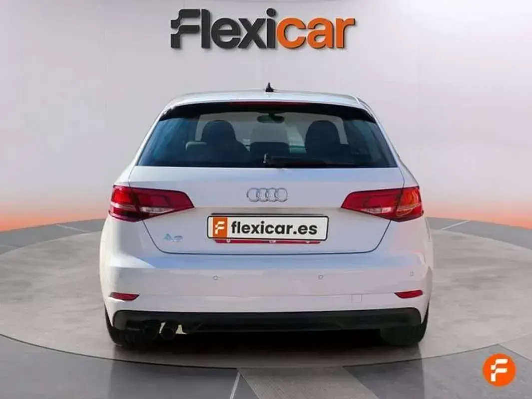 Usado Audi A3 Sportback 150 CV (110 kW) 2019 Blanco Utilitario