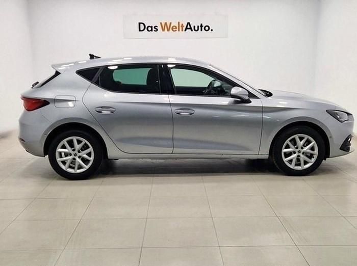 Usado Seat Leon Style 150 CV (110 kW) 2024 Gris plata