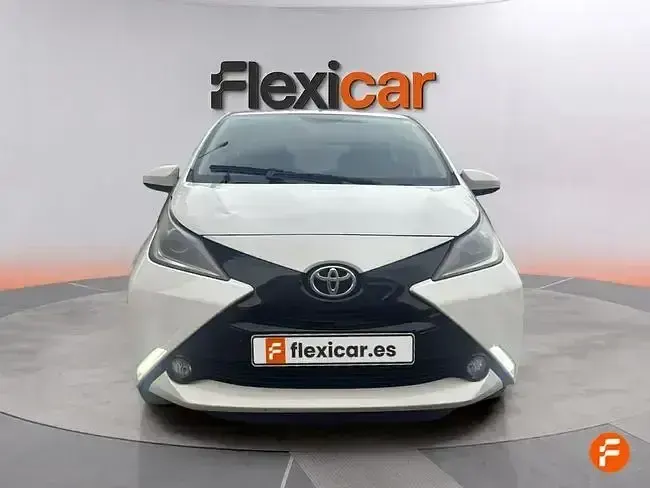 Usado Toyota Aygo X-cite 69 CV (50 kW) 2018 Blanco Utilitario