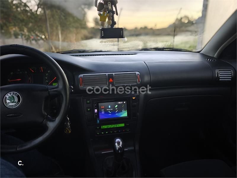 Gris / plata Usado 2005 Skoda Superb Elegance Berlina | 3200 € - Imagen 1/4